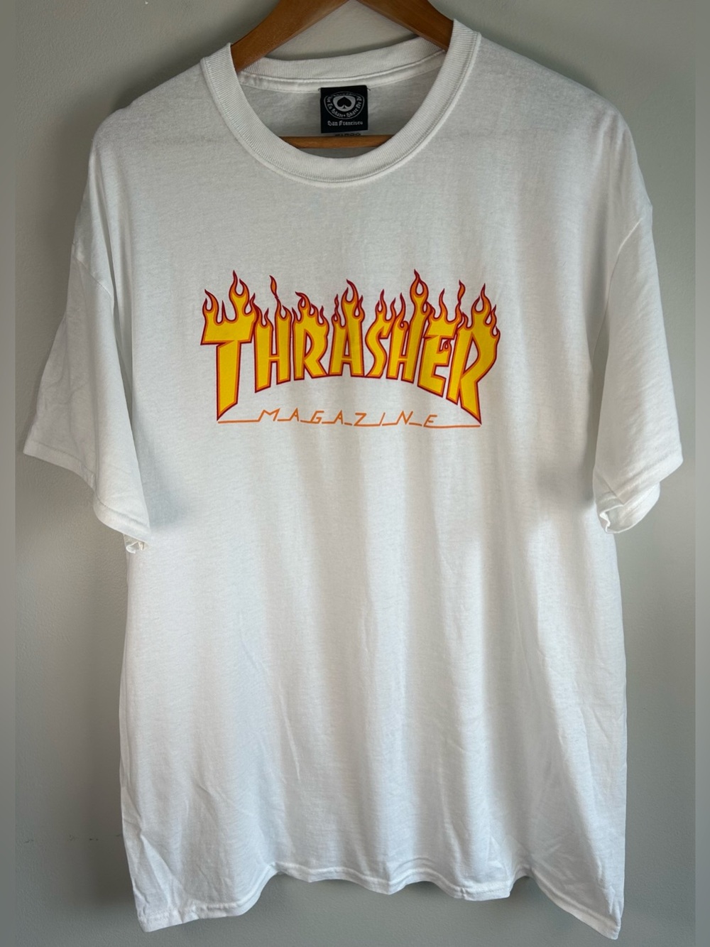 Thrasher Skateboard Magazine Men’s T-shirt Size XL White Flames Logo Skate Tee